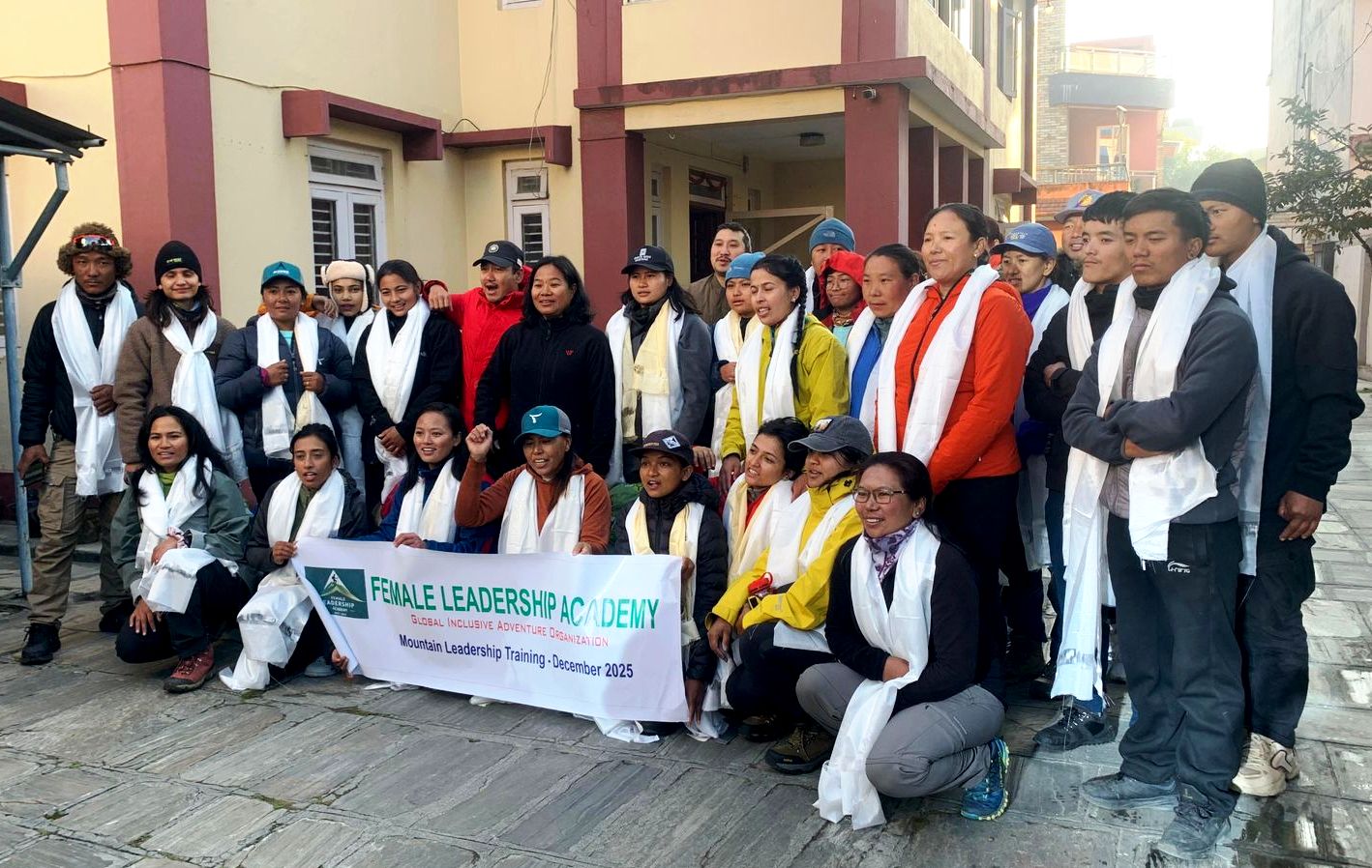 २० जना साहसिक महिलाहरु पाल्दोर हिमाल ट्रेकतर्फ प्रस्थान