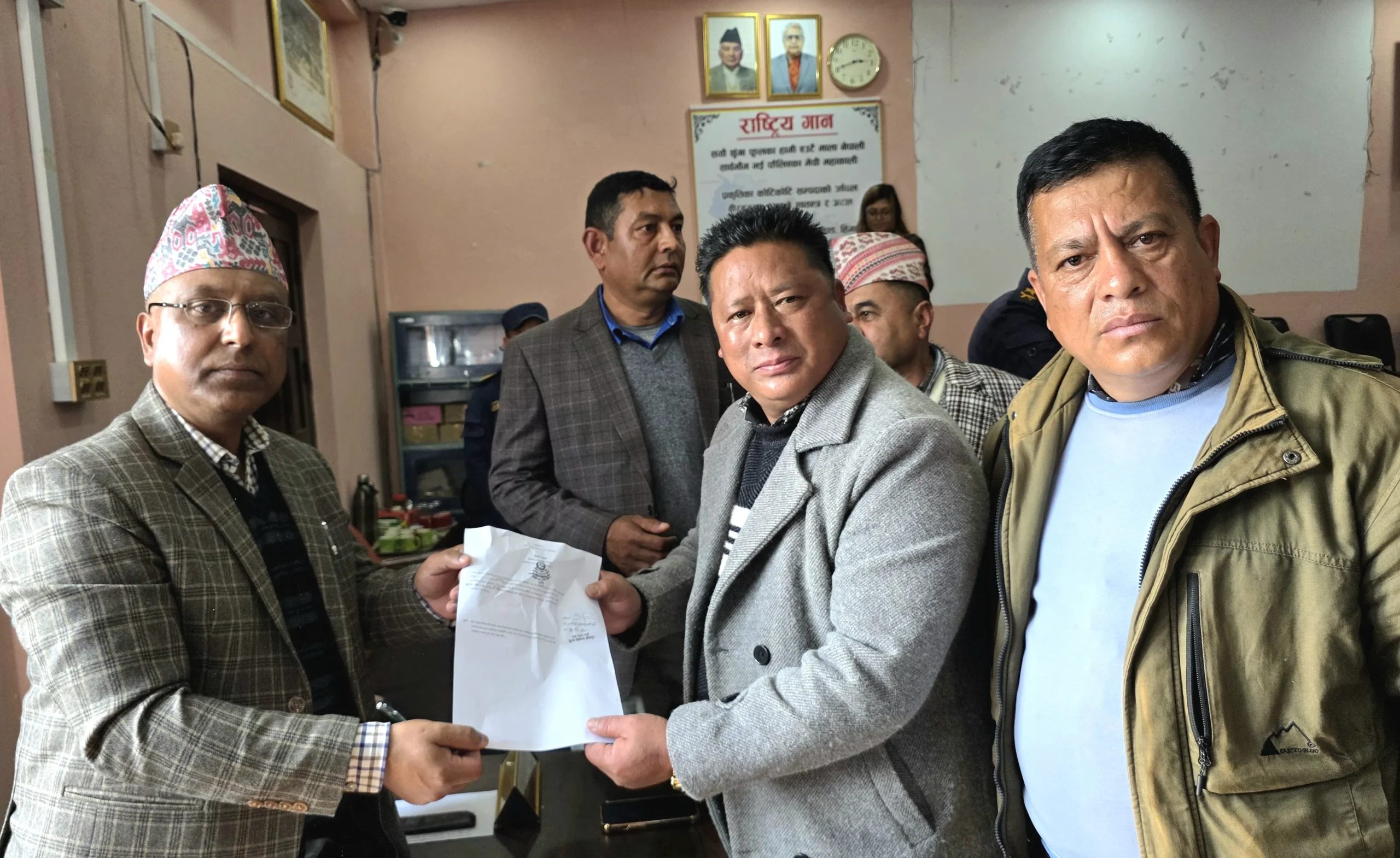 धादिङ- २ मा एमालेबाट धनबहादुर घलेको उम्मेदवारी दर्ता