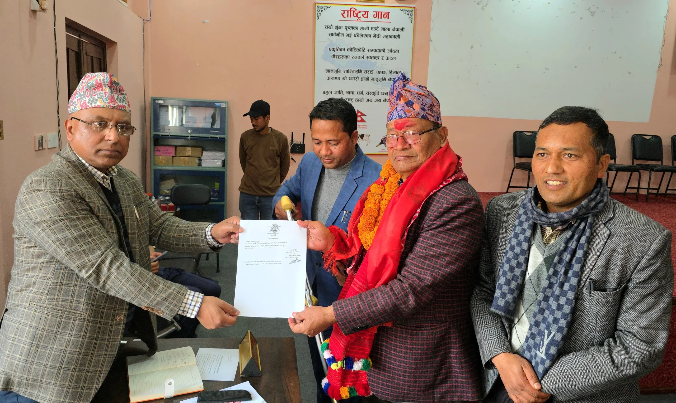 जिउँदो सहिद रामबहादुर भण्डारीले दिए उम्मेदवारी