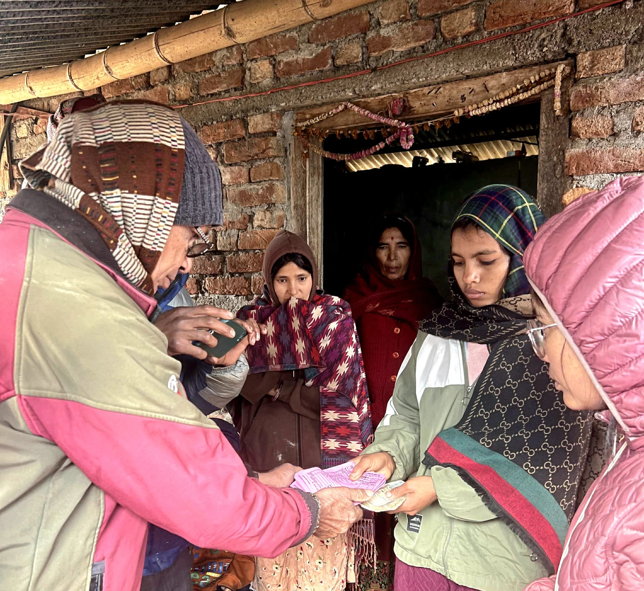 स्वर्गीय नन्दबहादुर नेपालीको परिवारलाई सहयोग जुट्दै