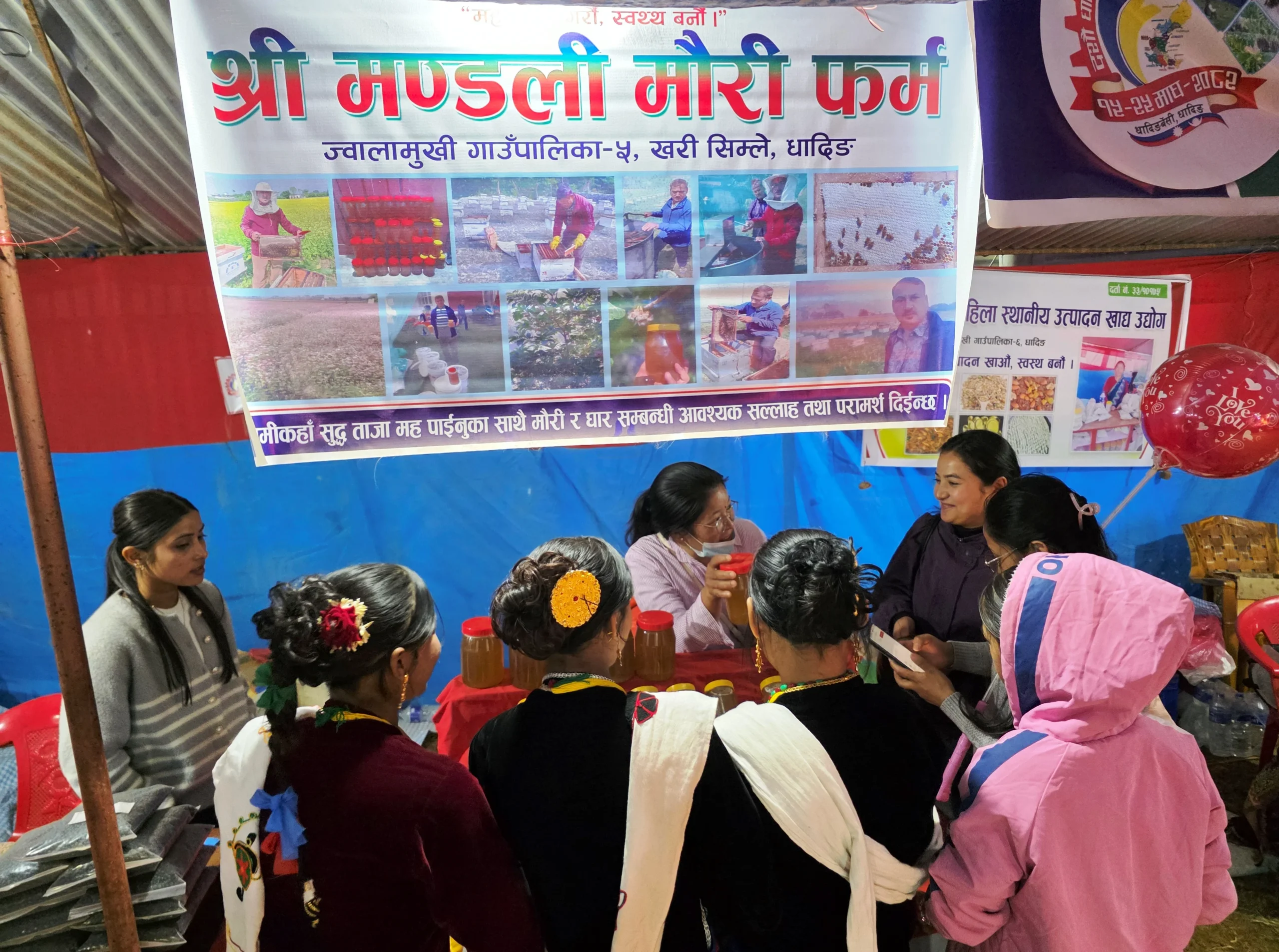 धादिङ महोत्सवमा १ लाख रुपैयाँको चिउरीको मह विक्री