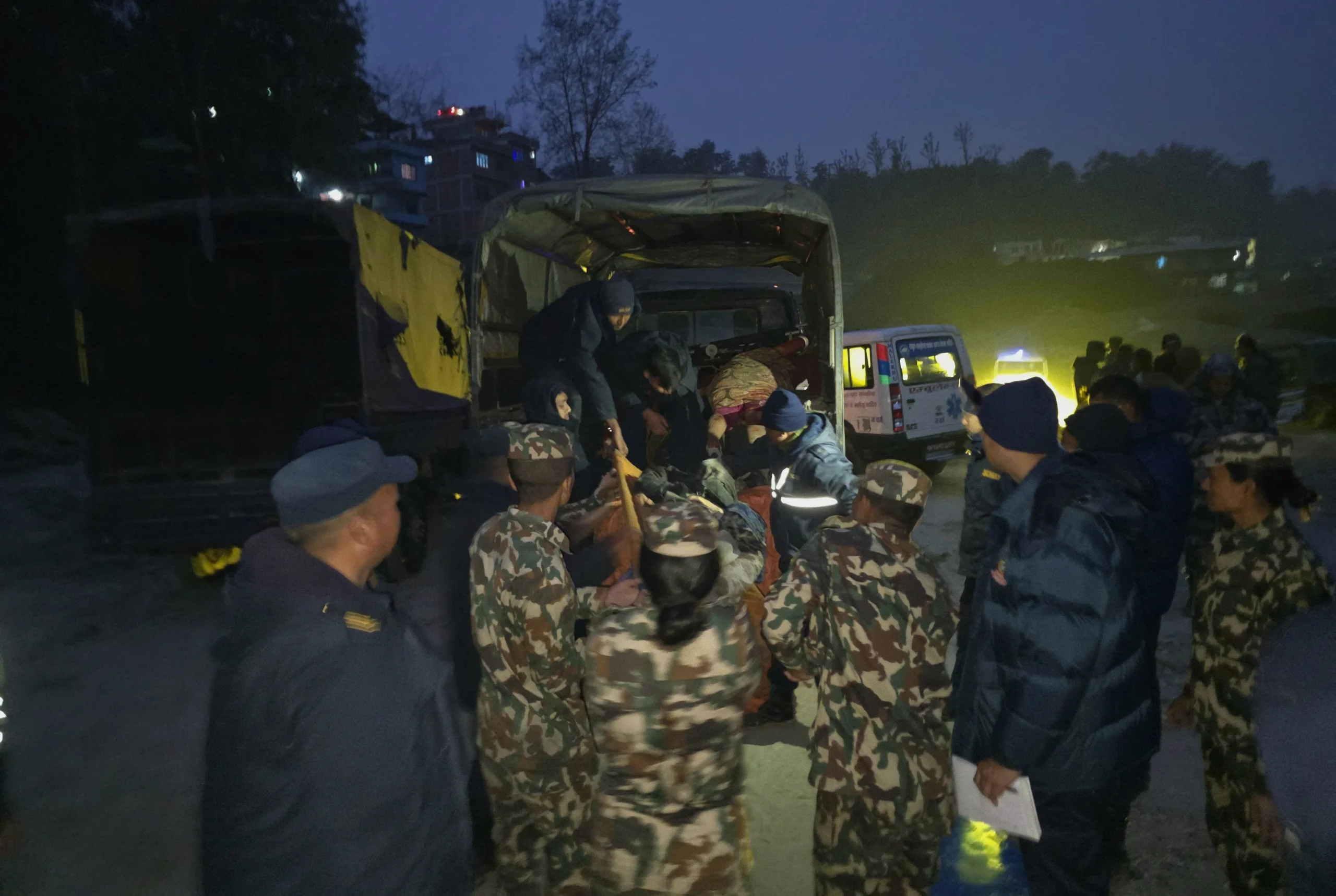 त्रिशुली किनारमा यात्रुबस खस्दा १७ जनाको मृत्यु