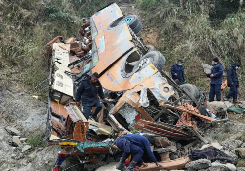 धादिङ बस दुर्घटनाः मृतक १९ जनाको सनाखत