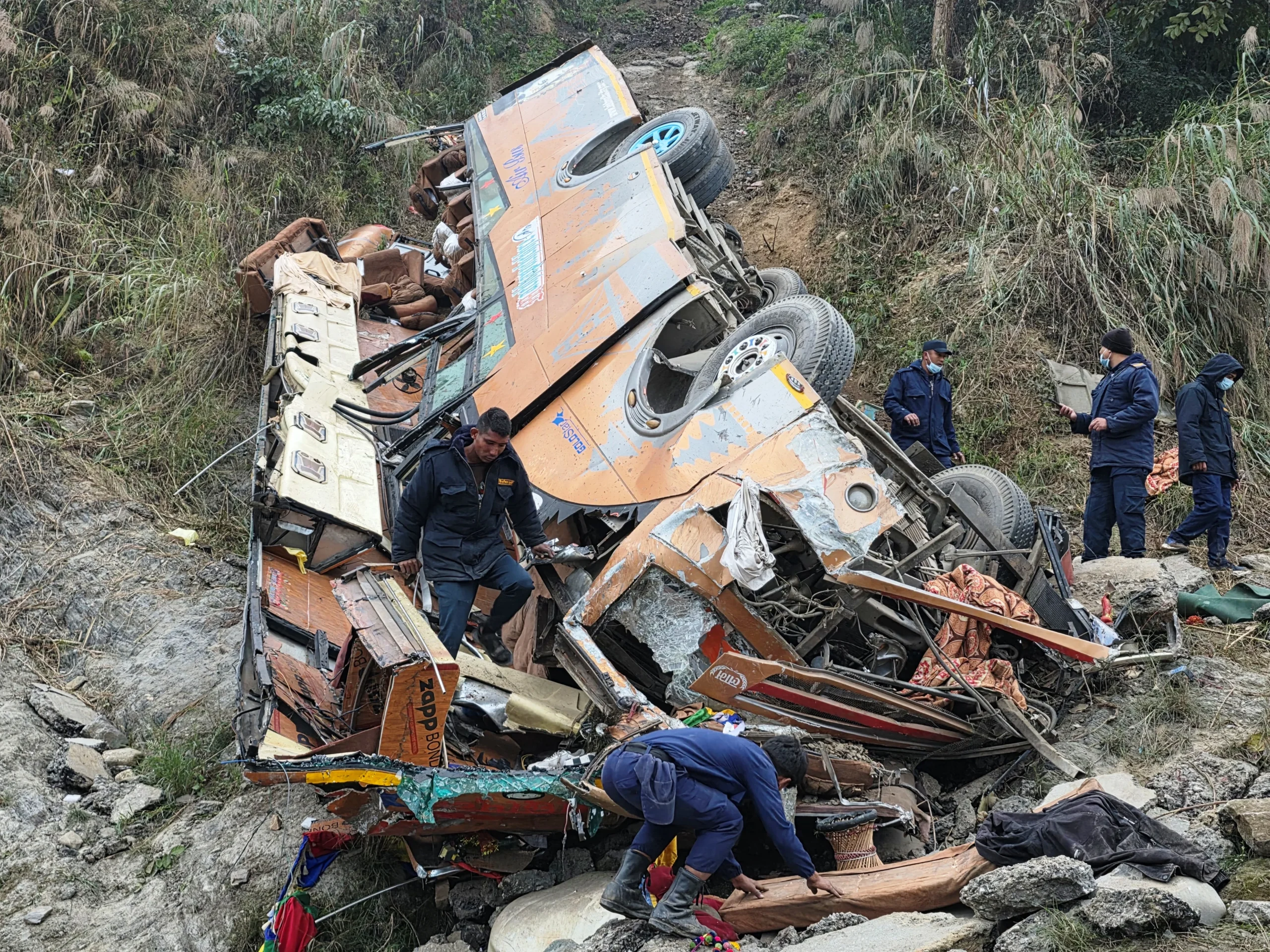 धादिङ बस दुर्घटनाः मृतकको संख्या १८ पुग्यो