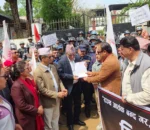 एमाले धादिङले प्रदर्शनसहित प्रमुख जिल्ला अधिकारीलाई बुझायो ज्ञापन पत्र