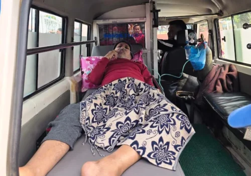 अक्सिजनसहित एम्बुलेन्समा पुगेर उप्रेतीले गरे मतदान