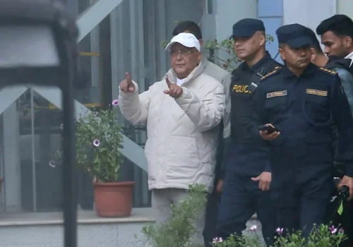 अध्यक्ष ओलीको रिहाईको माग गर्दै एमालेले विरोधपत्र बुझाउँदै