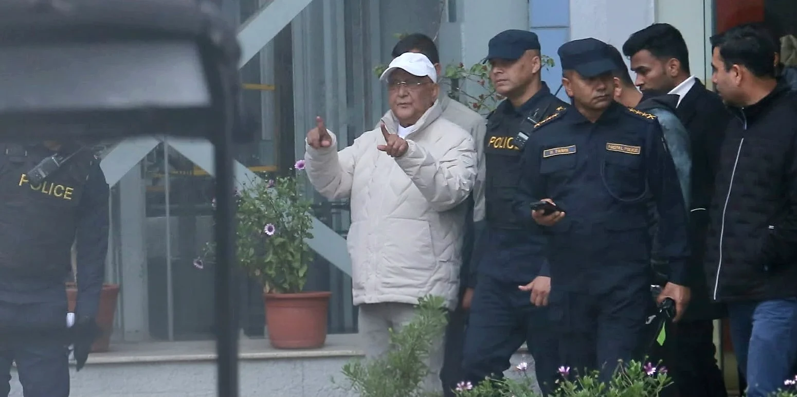 अध्यक्ष ओलीको रिहाईको माग गर्दै एमालेले विरोधपत्र बुझाउँदै