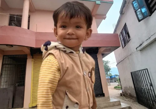 धादिङमा घरको छतबाट खसेर ६ वर्षीय बालक गम्भीर घाइते