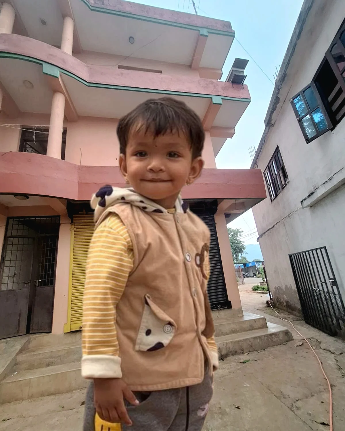 धादिङमा घरको छतबाट खसेर ६ वर्षीय बालक गम्भीर घाइते