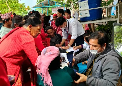 धादिङमा निःशुल्क बृहत् स्वास्थ्य शिविरमा ८ सय १९ जनाले सेवा लिए  