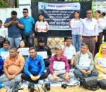 जिल्ला प्रशासन कार्यालयको गेटमा पत्रकारको धर्ना